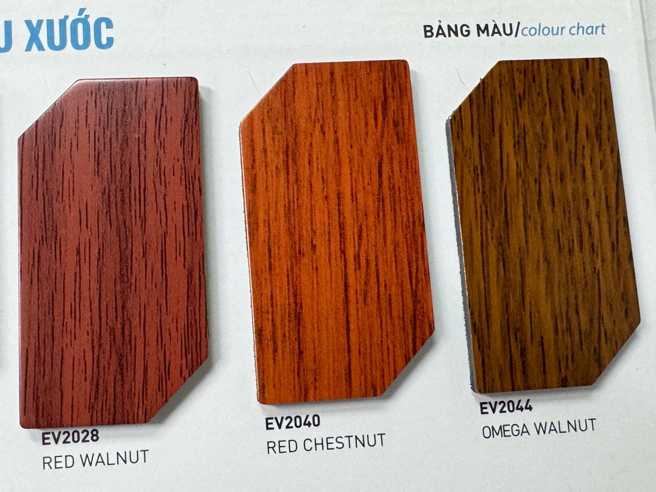 Catalogue Alcorest 2026: PET vân gỗ EV2028 RED WALNUT, EV2040 RED CHESTNUT, EV2044 OMEGA WALNUT