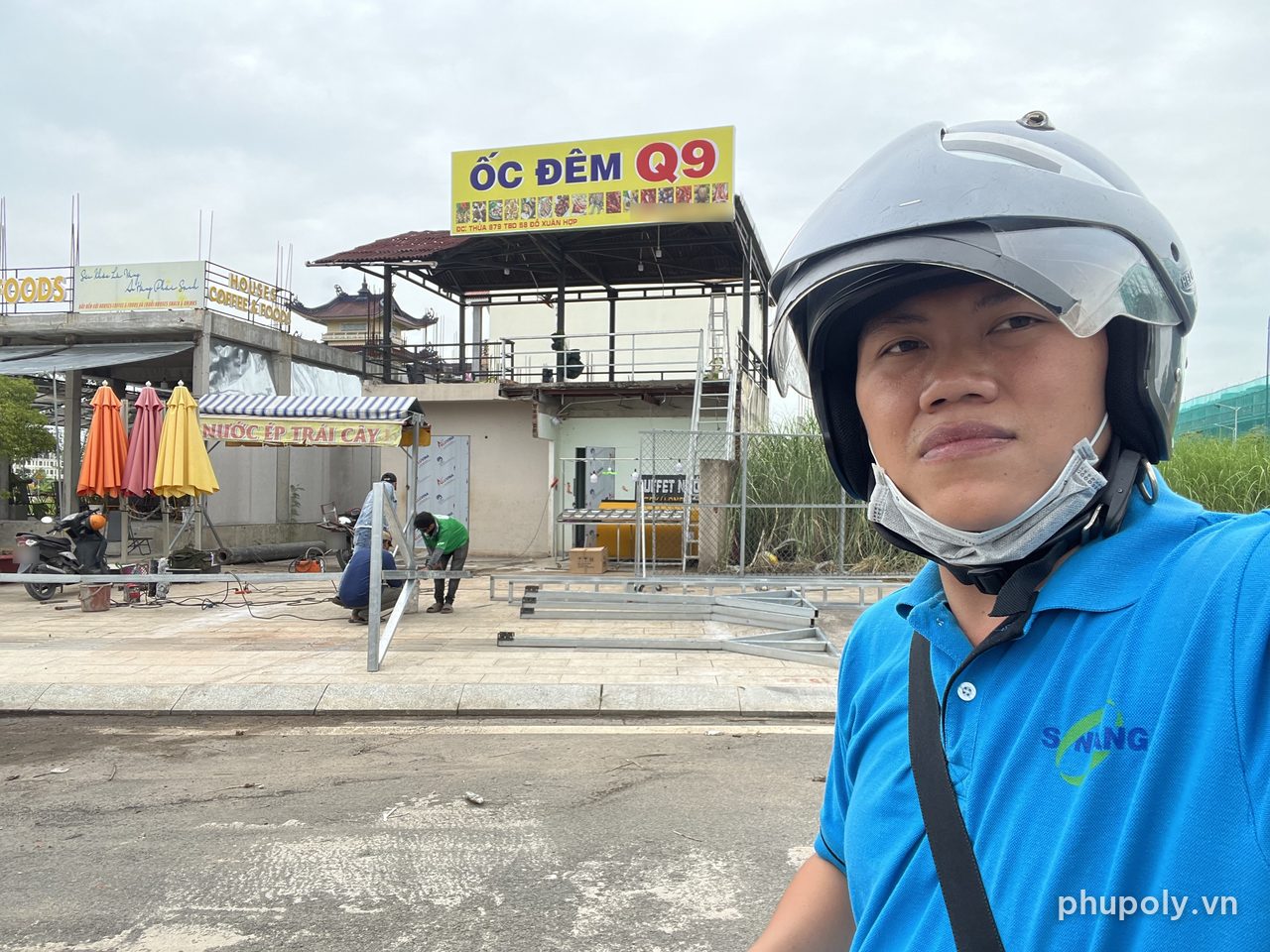 Đinh Bảo Phú ghé công trình đang dựng khung thép mái che ở Thủ Đức, tháng 6/2023