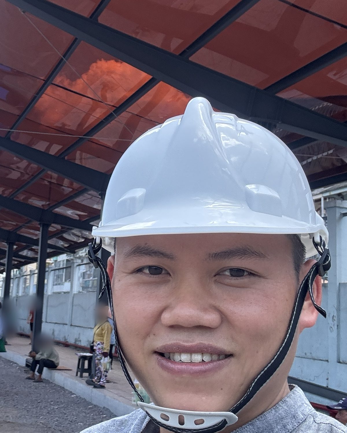 Đinh Bảo Phú (Phú Poly) tại mái poly đặc SolMart trà đỏ 8mm, bến xe Chợ Lớn, TP.HCM