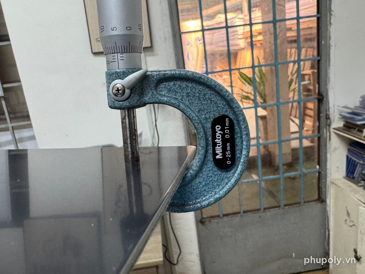 Panme Mitutoyo kẹp mép tấm mẫu Alu đen EV3016 3mm, số đọc 3,05mm