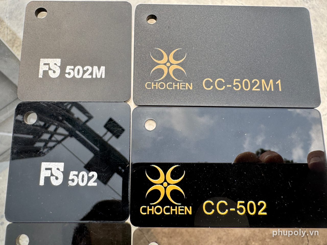 Bốn mẫu mica đen: FS 502M và Chochen CC-502M1 nhám, FS 502 và Chochen CC-502 bóng