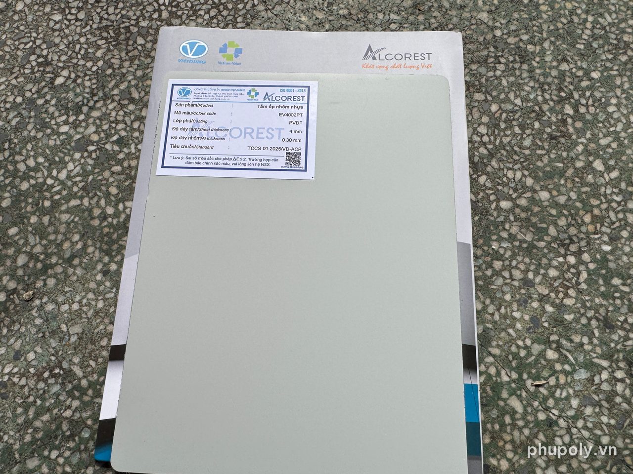 Tem gốc mặt sau tấm mẫu Alu trắng Alcorest EV4002PT ghi PVDF, dày 4mm, nhôm 0,30mm